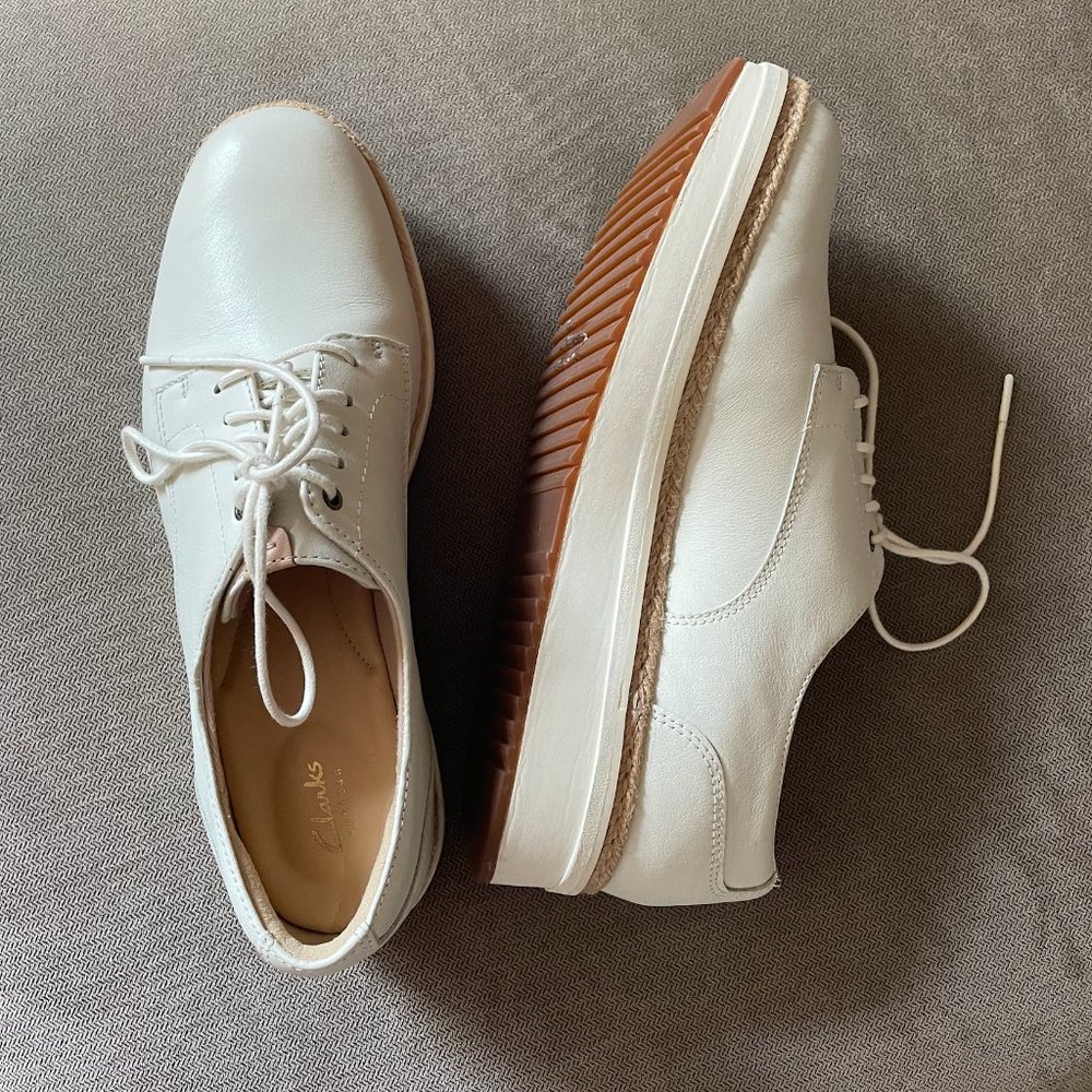 Clarks White Leather lace up platform shoes sz 7.5